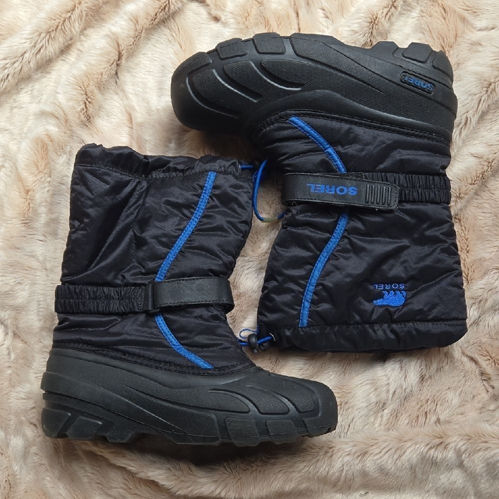 SOREL FLURRY BLACK AND BLUE TRIM WINTER SNOW BOOTS, SIZE 7